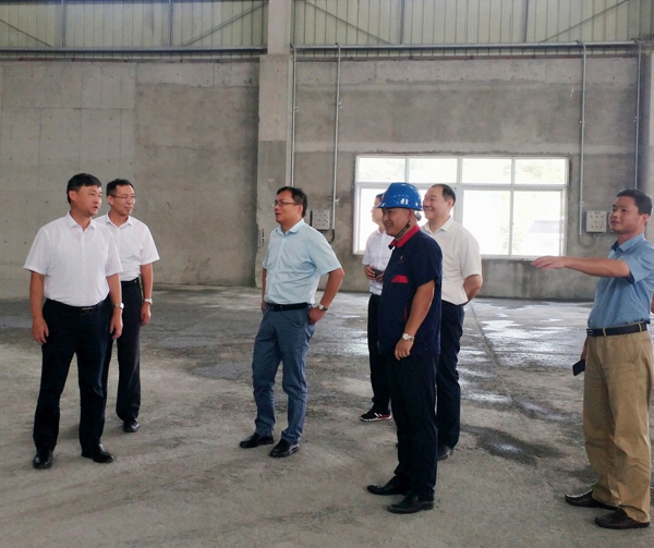 集團(tuán)公司黨委委員、股份公司黨委書記、總經(jīng)理蔣培進(jìn)到矸石項(xiàng)目部...